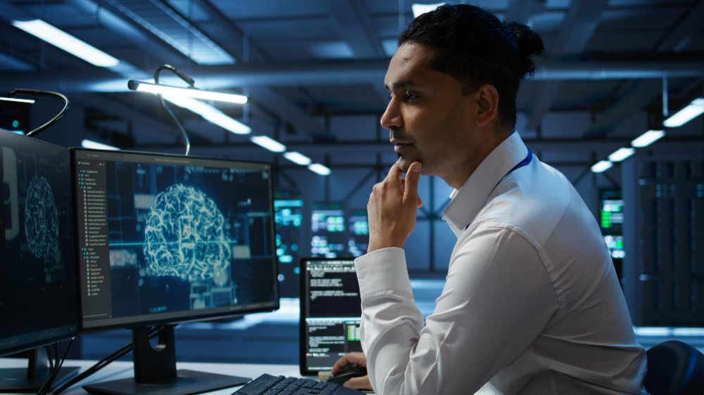 business skills of an ML expert, including Python, statistics, machine learning algorithms, and communication.